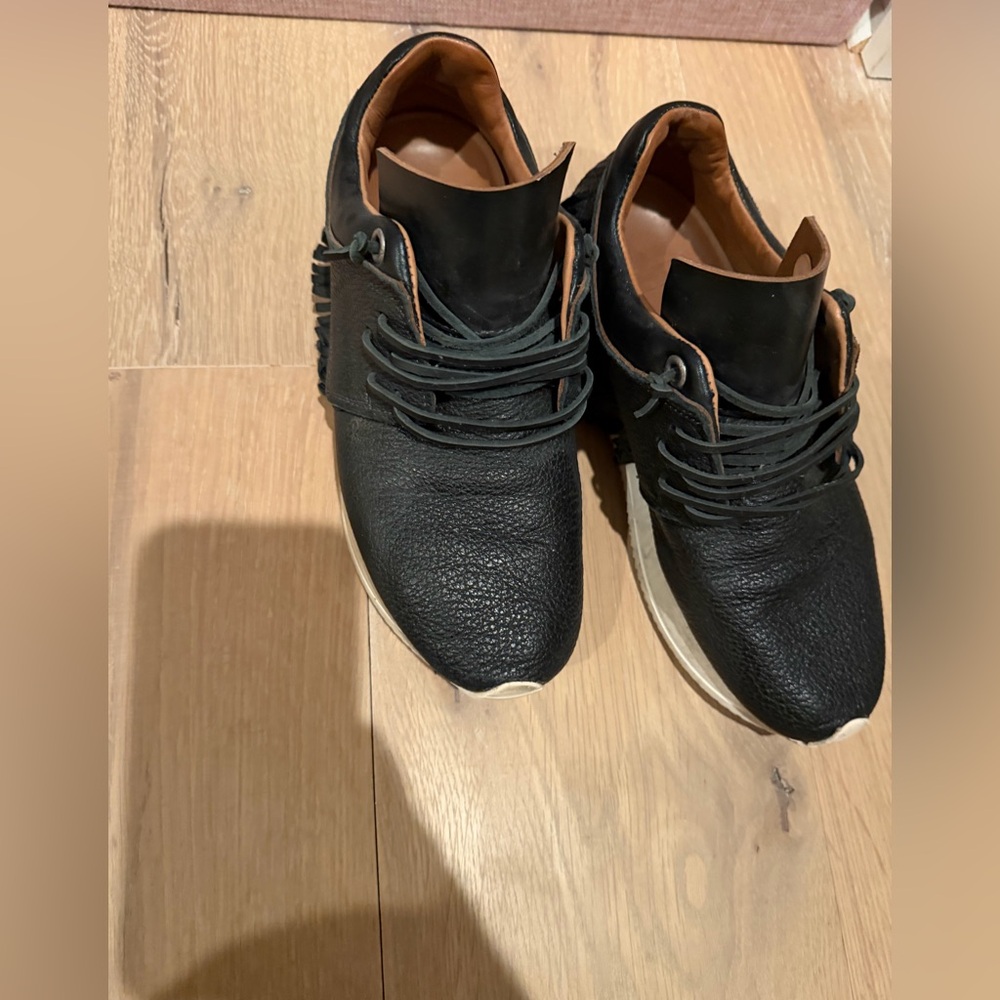 Stylish Black Women's Sneakers
